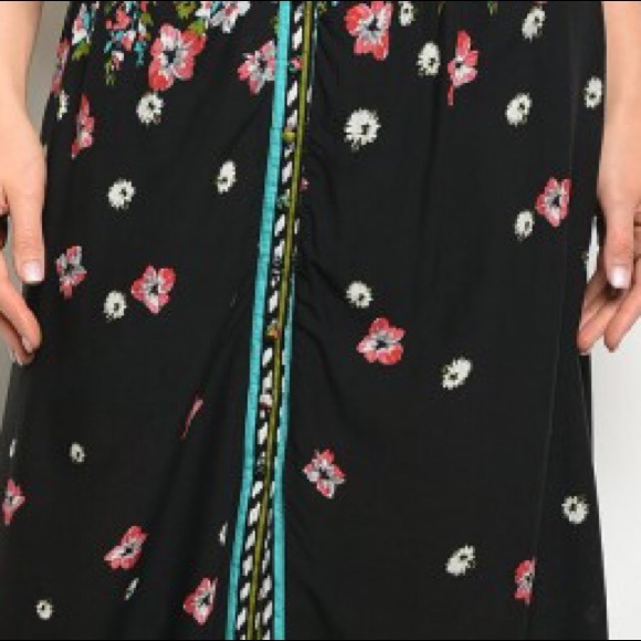 REDUCED 💰Black Floral Front Split Skirt - Picture 4 of 7